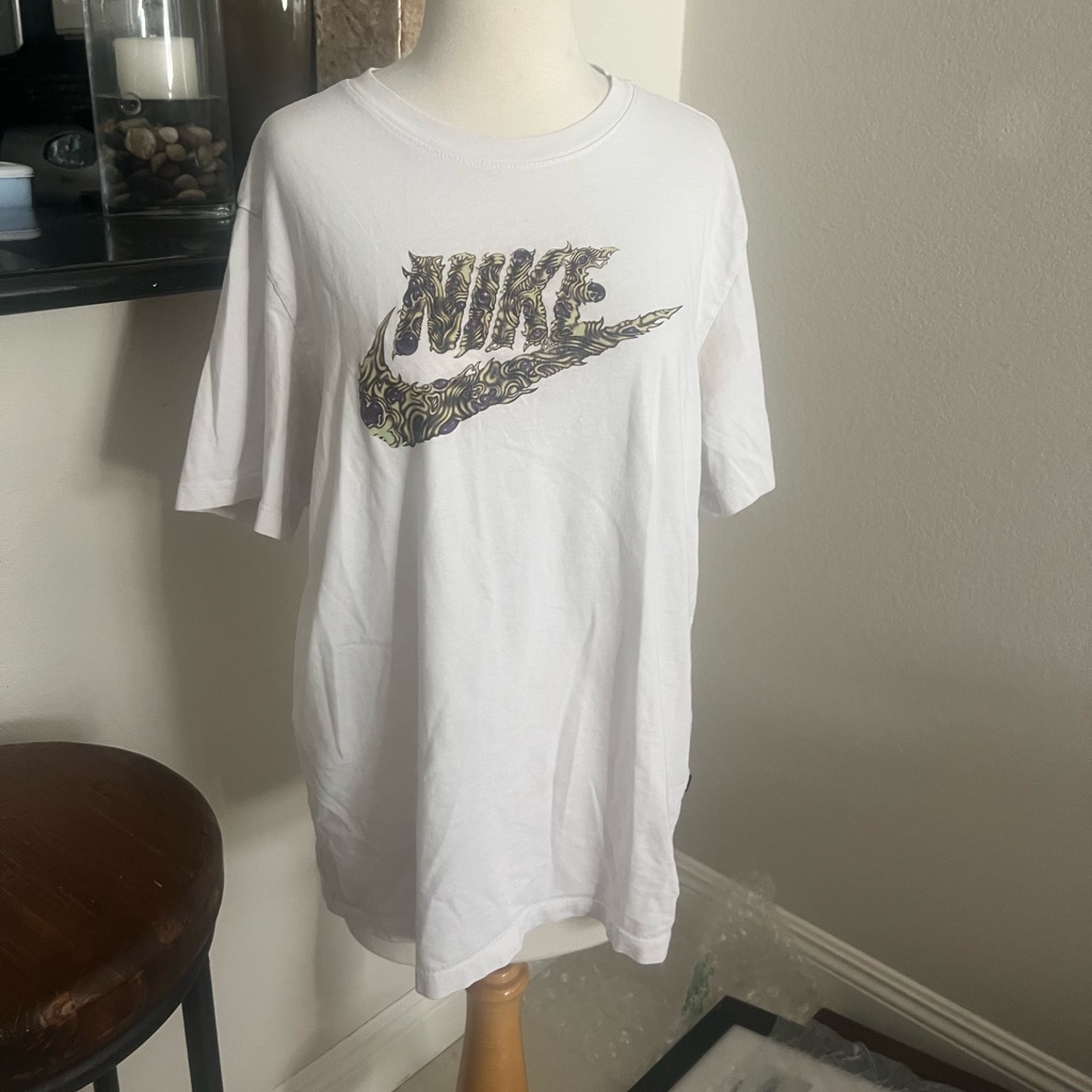 Nike The Nike Tee